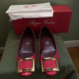 Roger Vivier Pink Ballerine Belle Flats in Pink!